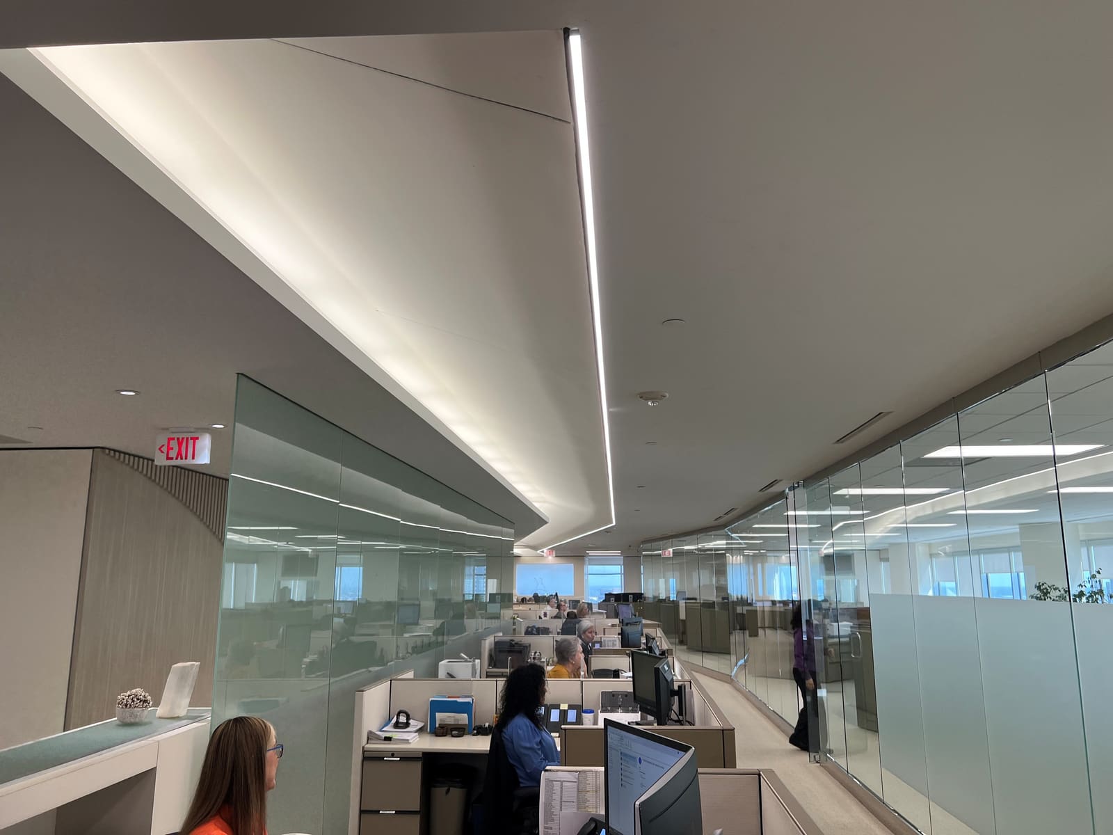 Modern track lighting system